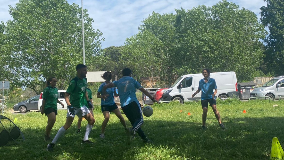 Un pomeriggio al parco, con il calcio gaelico